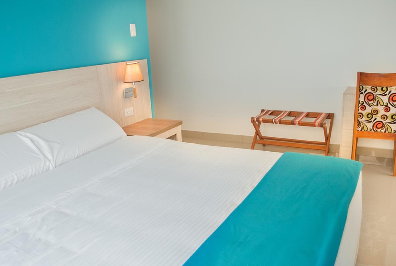 Hotel - Centro Comercial Punta Del Mar 萨利纳斯 客房 照片