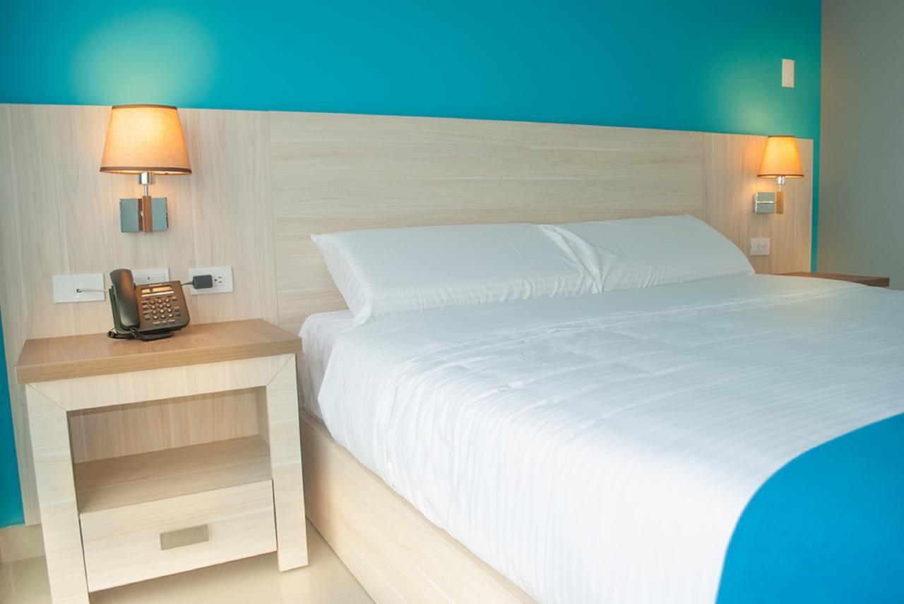 Hotel - Centro Comercial Punta Del Mar 萨利纳斯 外观 照片